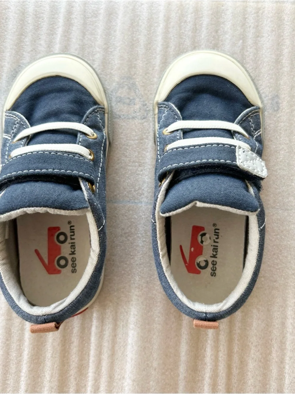 See Kai Run Stevie ll Chambray Classic Sneaker Lightweight Sporty Size 9 Unisex - Picture 2 of 11